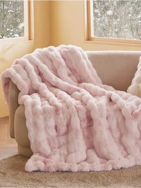 Crafted Lux Plush Bubble Faux Fur Throw Blanket in Dusty Rose NWT 50"x60"